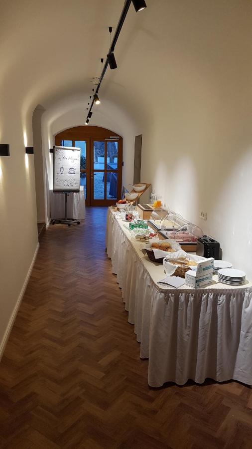 Hotelgasthof Bayerischer Hof Sulzbach-Rosenberg Ngoại thất bức ảnh