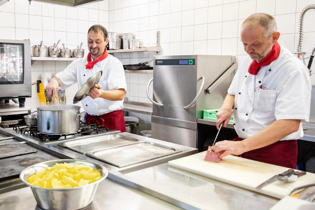 Hotelgasthof Bayerischer Hof Sulzbach-Rosenberg Ngoại thất bức ảnh